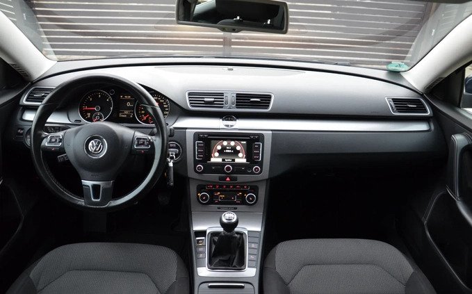 Volkswagen Passat cena 32999 przebieg: 223669, rok produkcji 2011 z Bełchatów małe 529